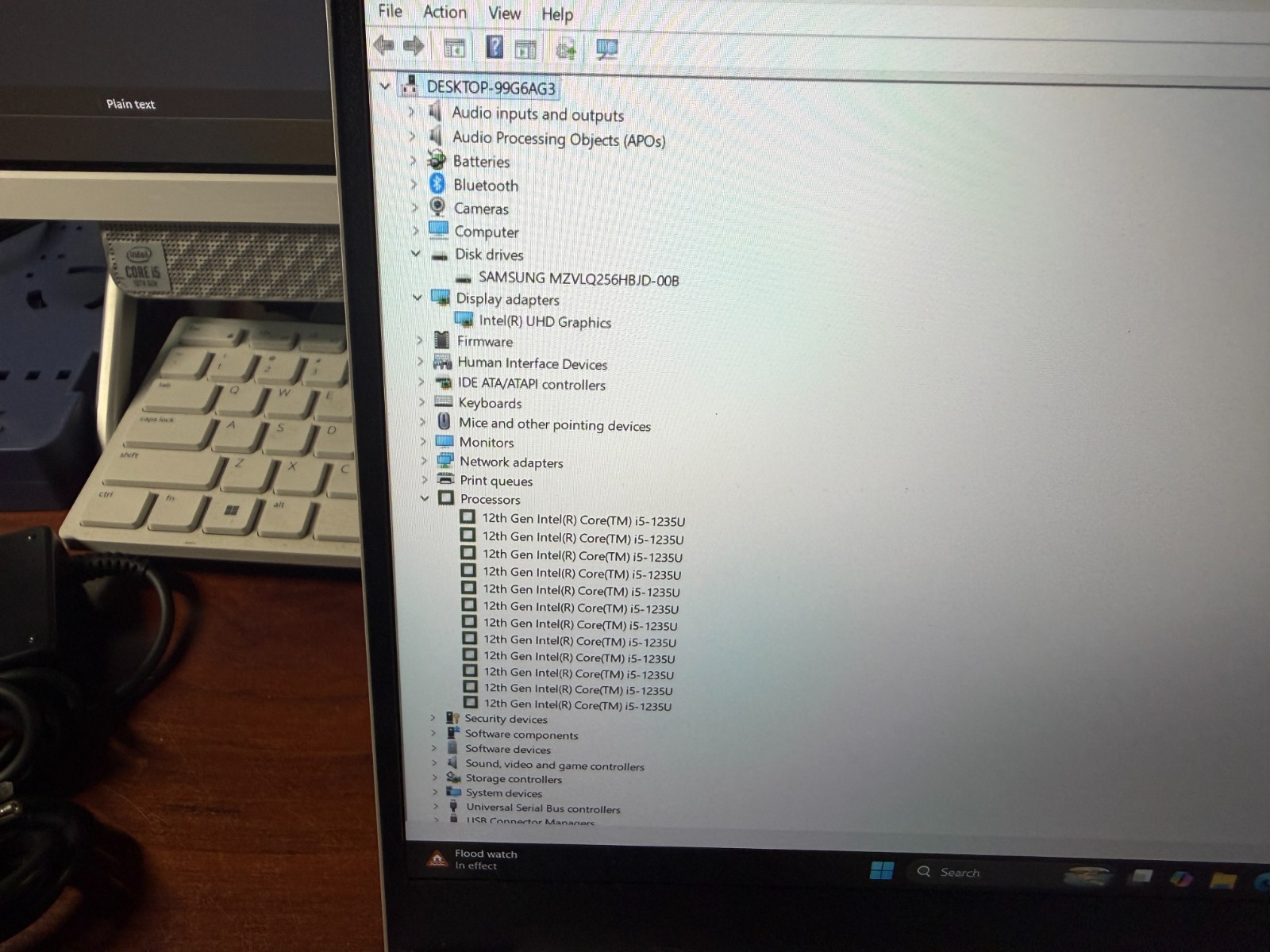 Samsung Galaxy Book2 15.6″ i5-1235U 8GB RAM 256GB SSD Silver Win11 – Excellent