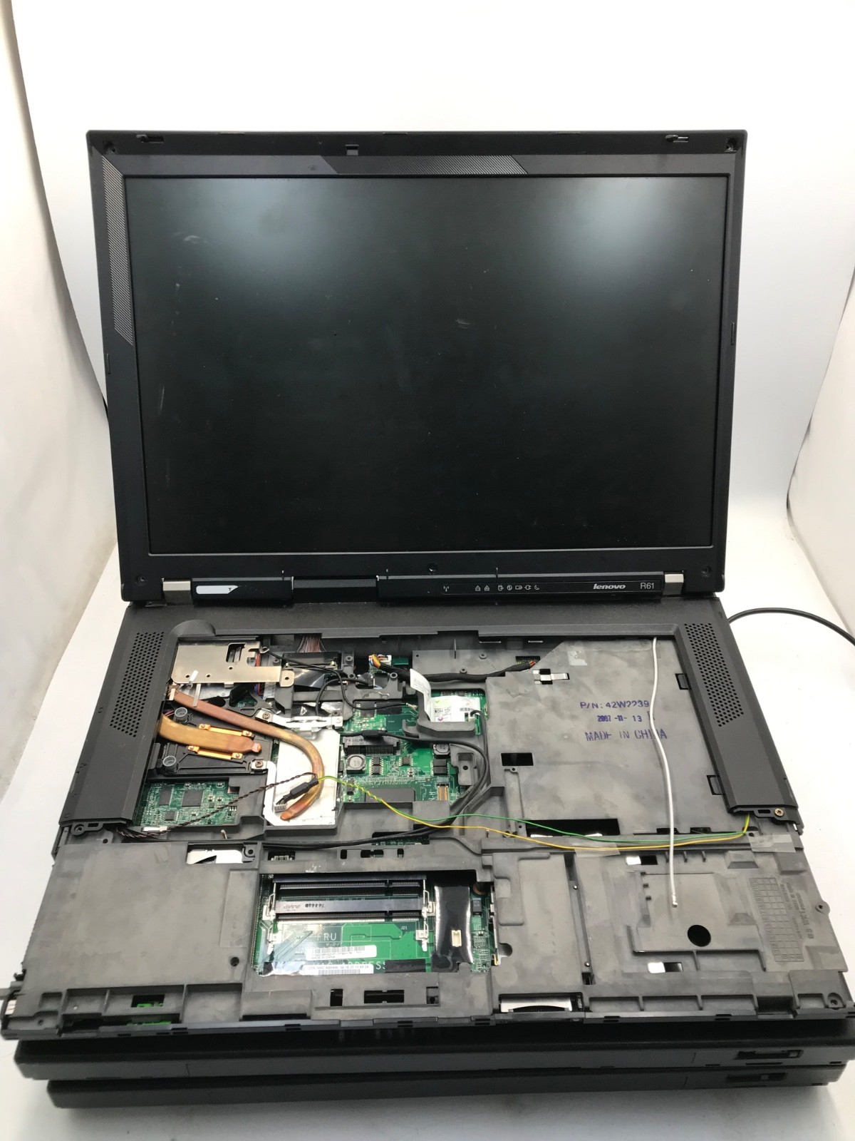 Lot of 3 Lenovo ThinkPad R61 Intel Celeron 15″ Laptop -POWER ON/Various Parts-MZ