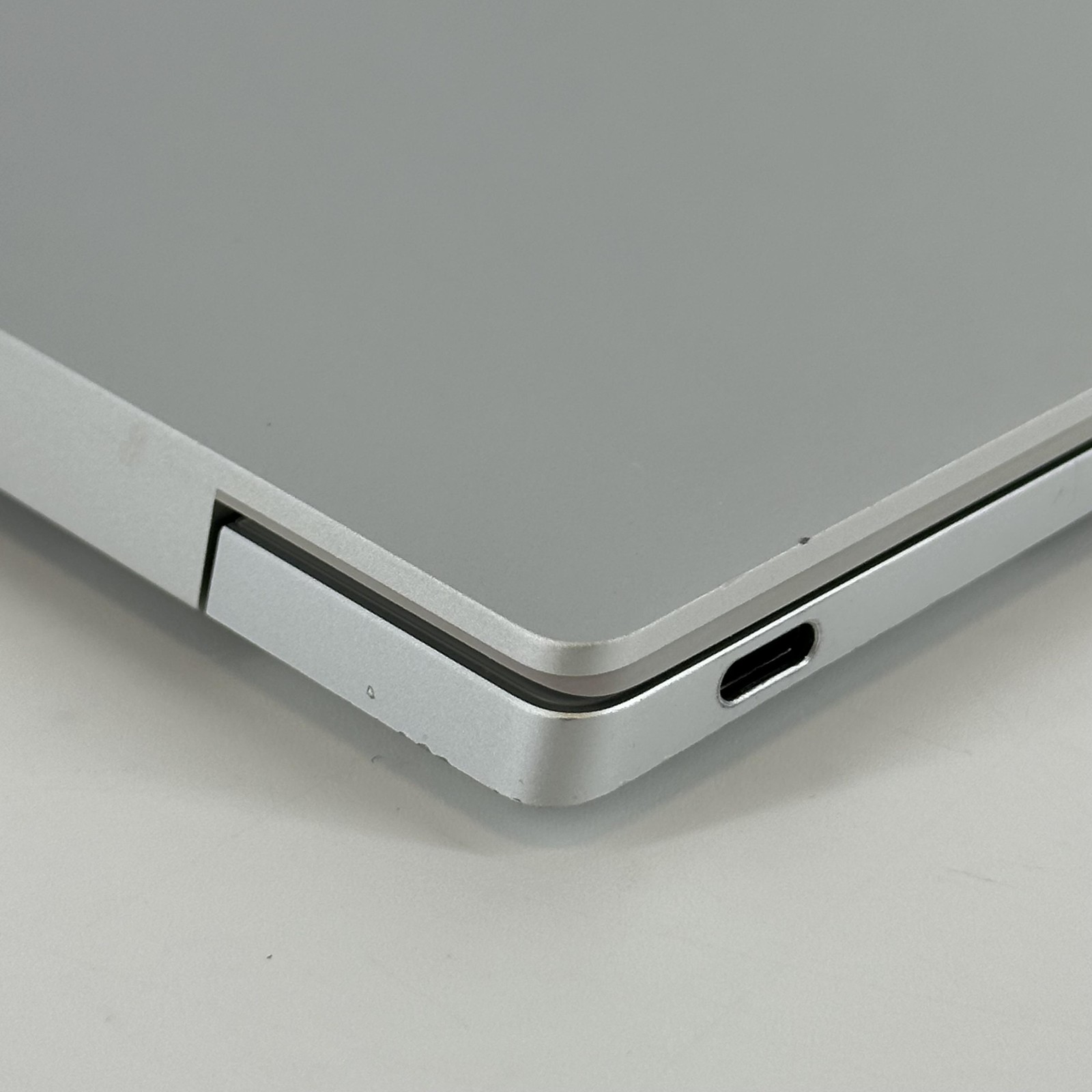 Dell XPS 13 Plus 9320 2022 Silver UHD+ TOUCH 2.1GHz i7-1260P 16GB 512GB SSD Good