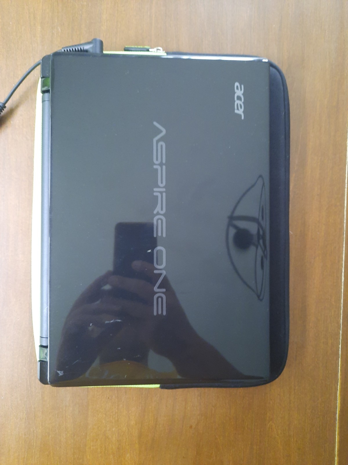 Acer Aspire One Laptop With Carrying Case WORKING