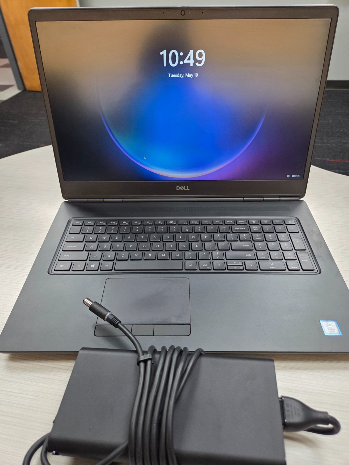Dell Precision 7750 XEON W-10855M 17″ 2.4Ghz 32GB RAM 512GB SSD+Charger+Nvidia