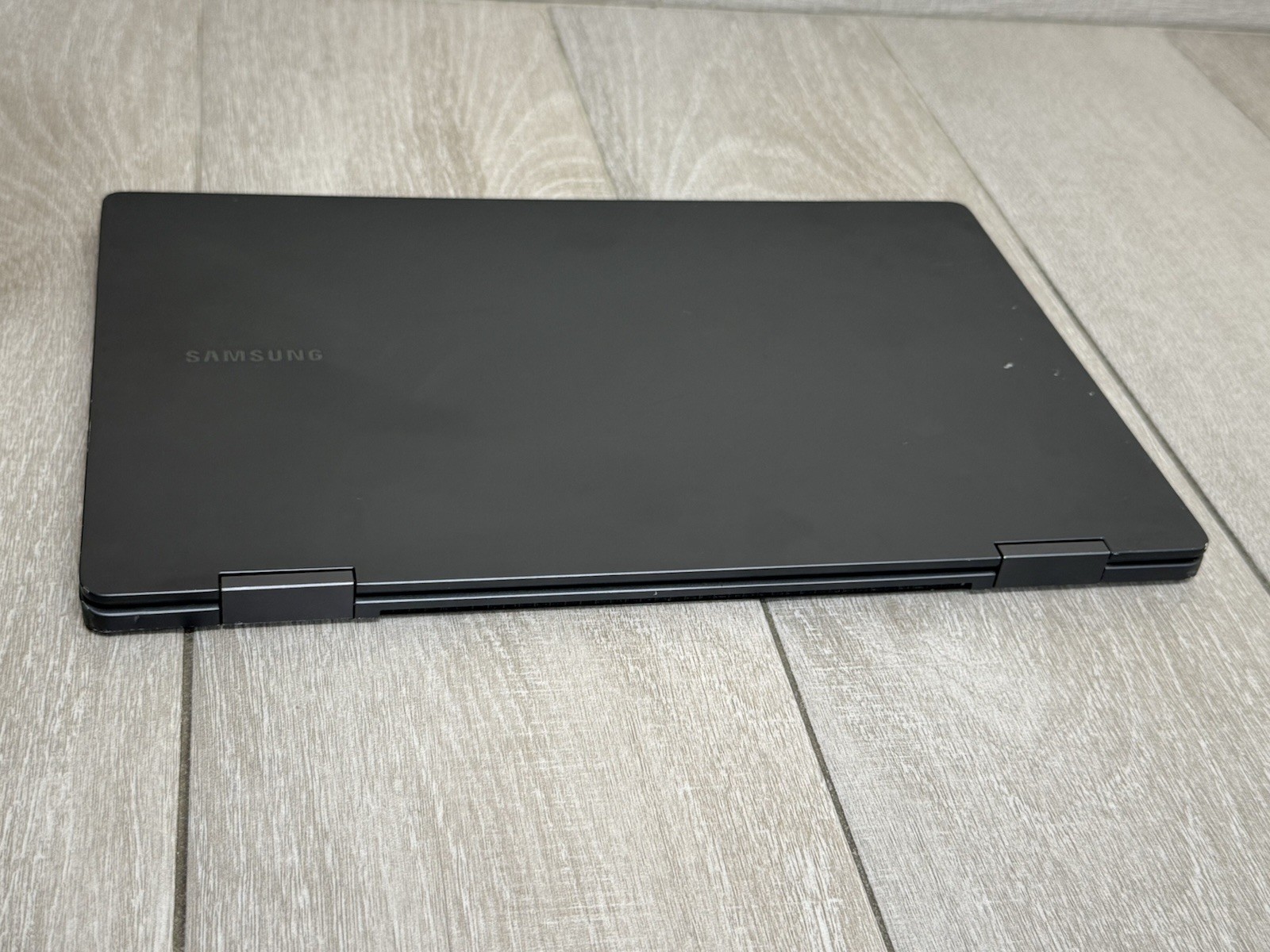Samsung Galaxy Book2 13.3″ – AMOLED – Core i5-1235U 8GB RAM 256GB SSD Touch