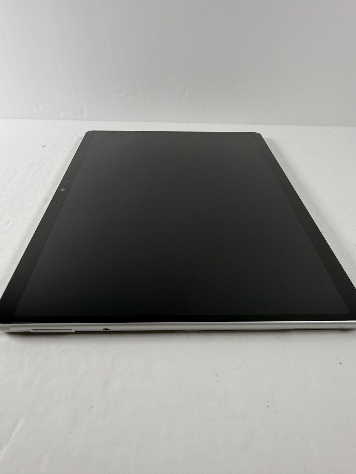 Microsoft Surface Pro 8 (1982) i5-1145G7 – 16GB RAM – 256GB 120Hz – Win 11 Pro