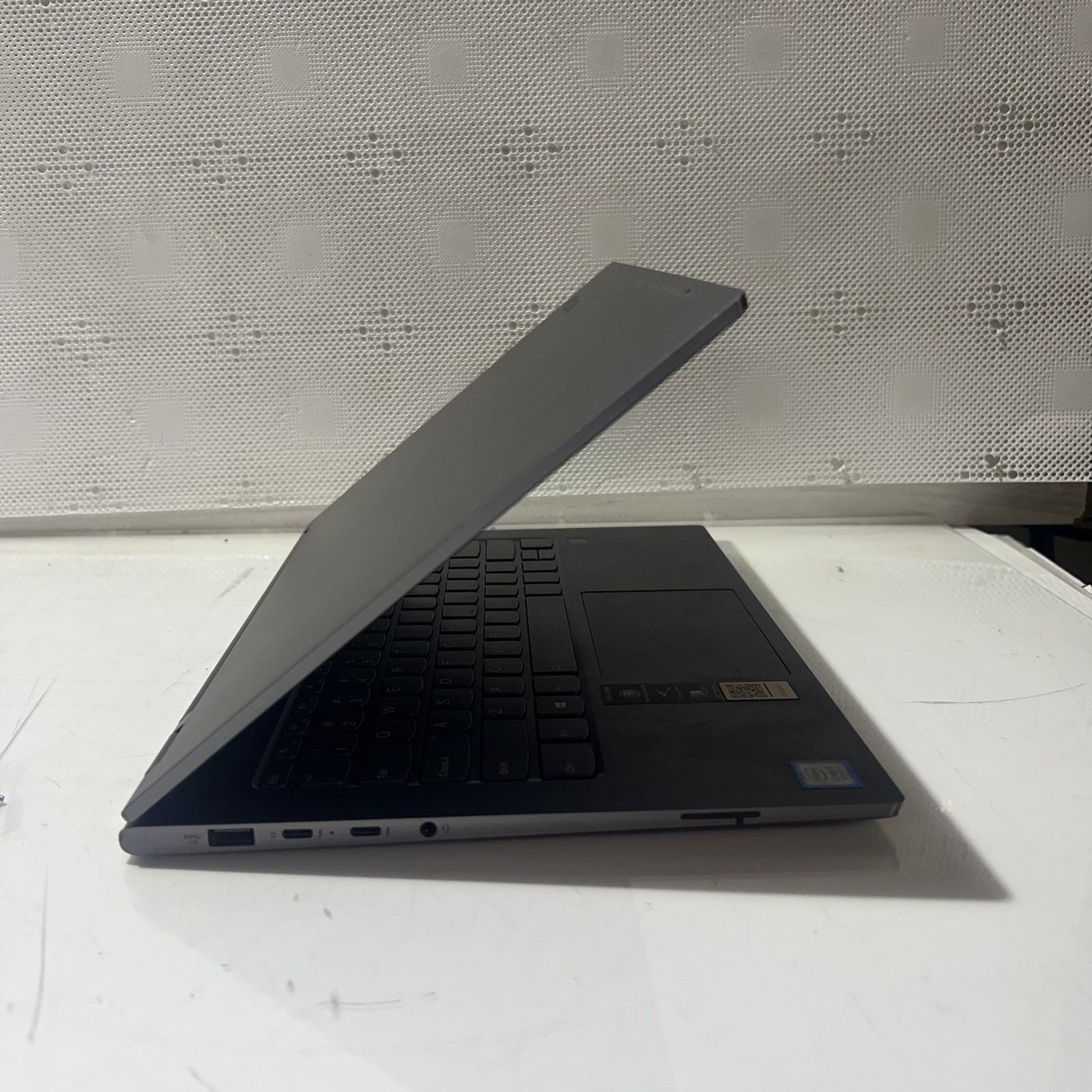 LENOVO YOGA C930-13IKB i5-8250U@1.60GHz 8GB RAM NO OS/SSD TOUCH FOR PARTS/REPAIR