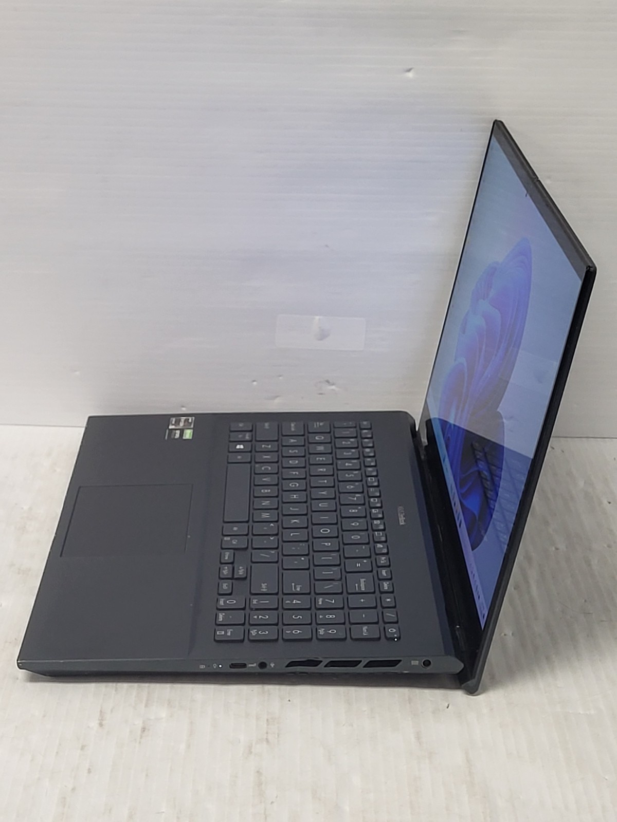 (N88291-1) Asus UM5500Q Laptop