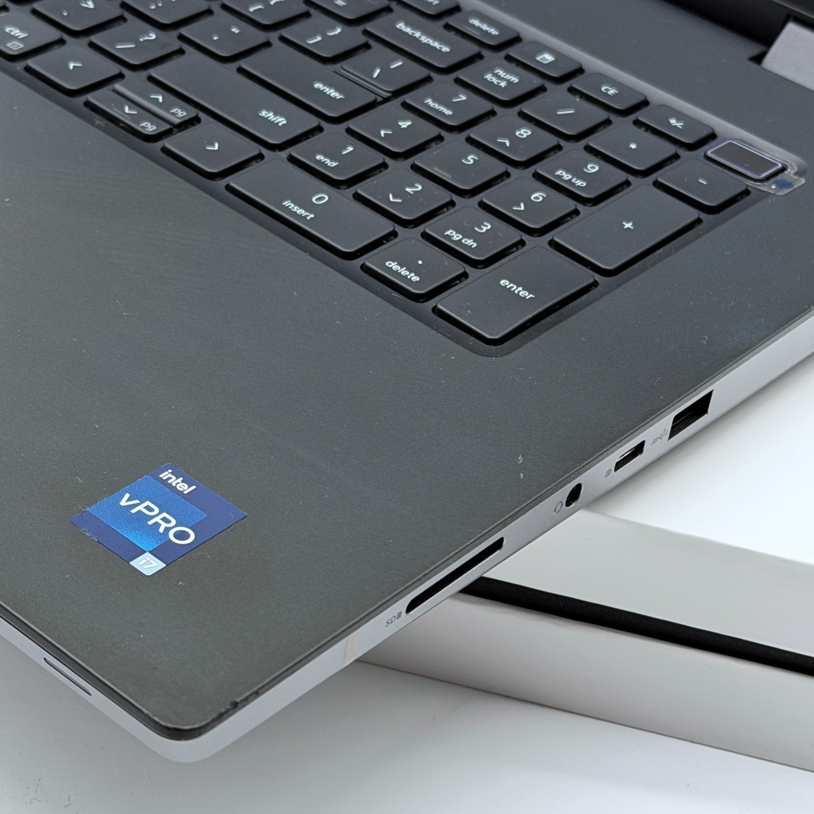 Dell Precision 7780 17.3″ i7-13850HX 32GB RAM 1TB SSD – NVIDIA RTX 3500 Ada 12GB