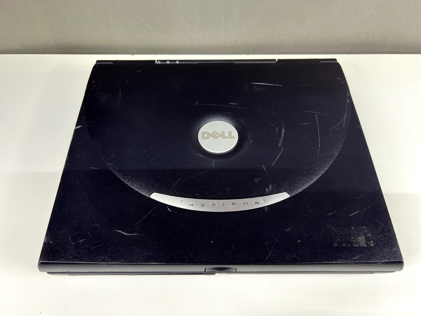 Dell Inspiron 8100 PP01X – 40GB HDD – Powers On No Display Shuts Off For Parts