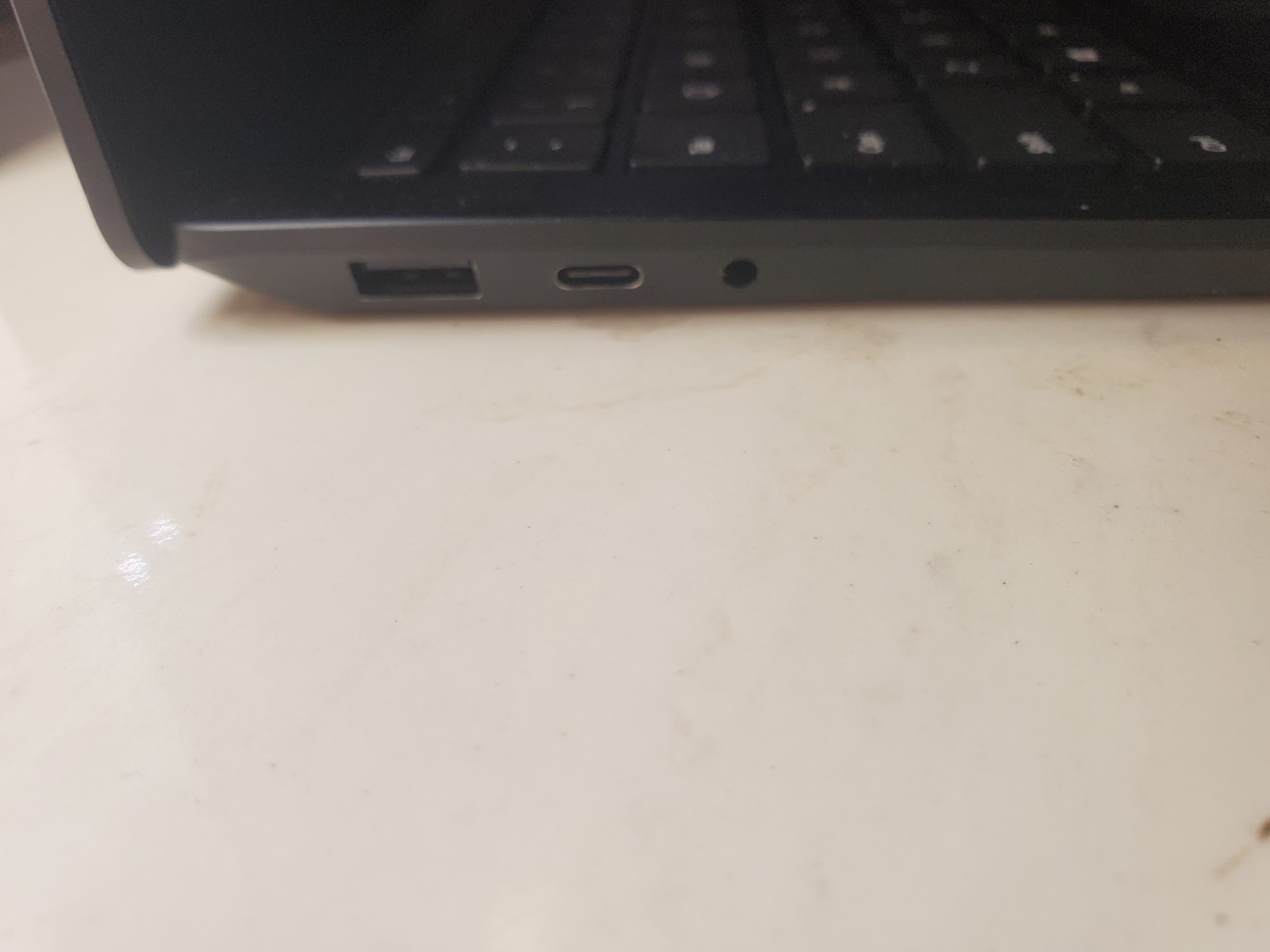 Microsoft Surface Laptop 3 – i5-1035G7 / 8GB RAM / 128GB NVMe – No OS Installed