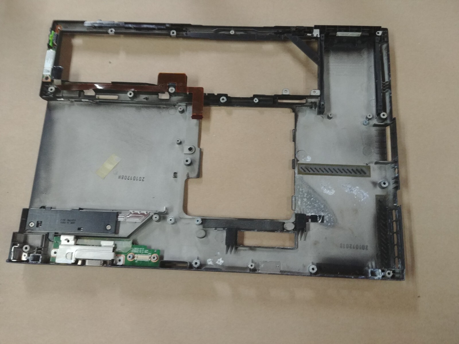 Lenovo ThinkPad T410s LOWER CASE COVER FRAME