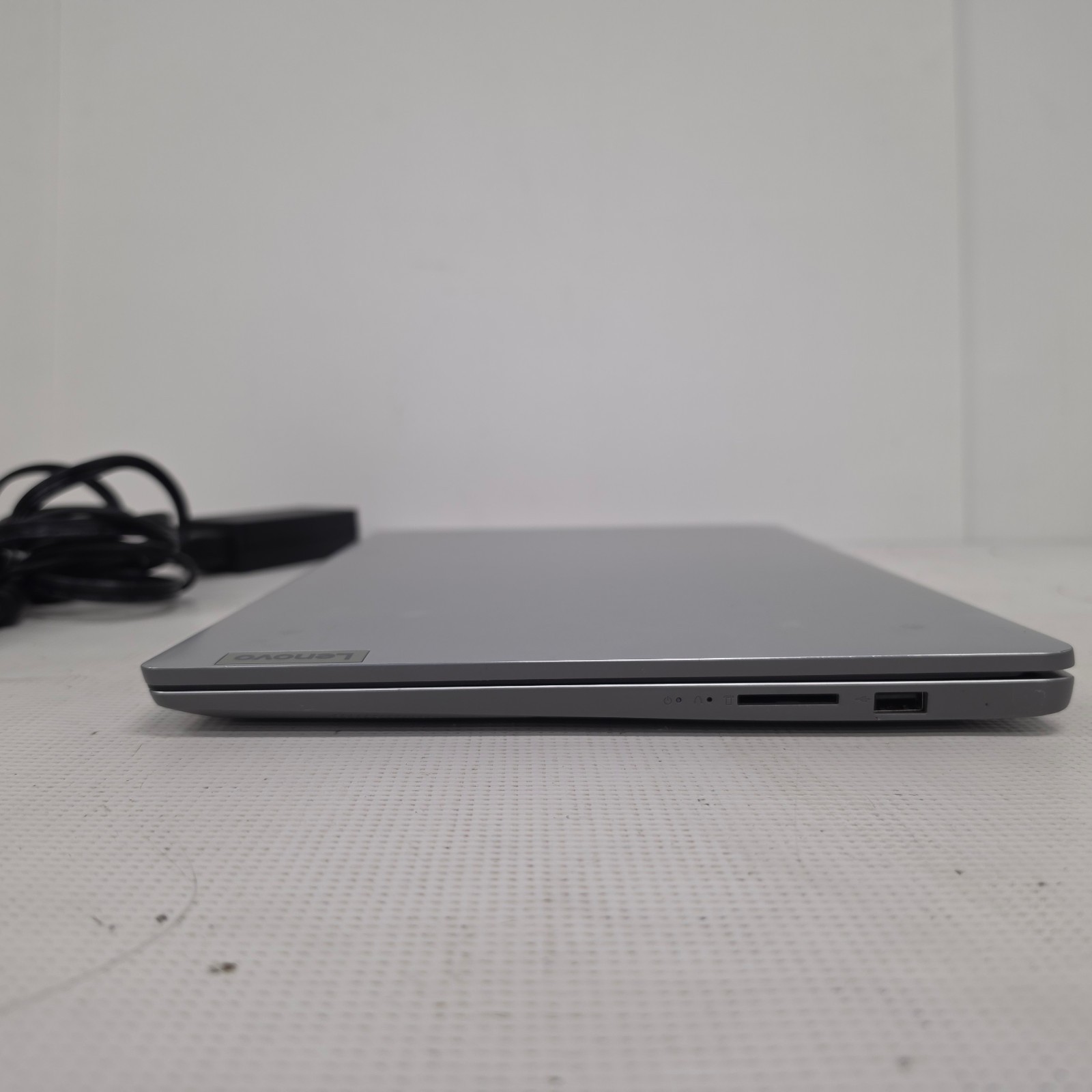 Lenovo Ideapad 1 15iau7 Win11H 15.6″ Touch Laptop 256GB SSD 1.2Ghz i3-1215u