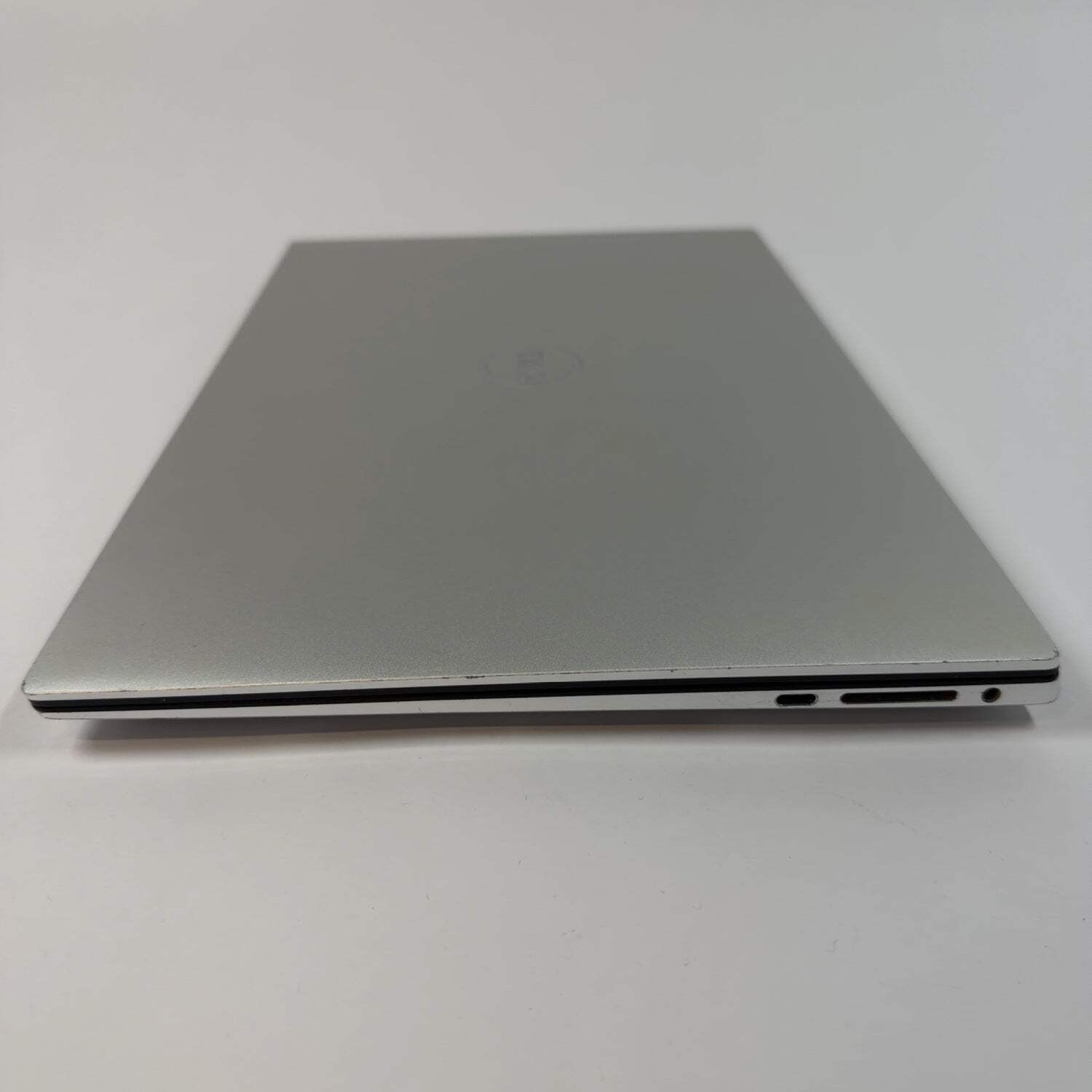 Dell XPS 9520 15.6″ i7-12700H 2.3GHz 16GB RAM 512GB SSD GeForce RTX 3050 Ti
