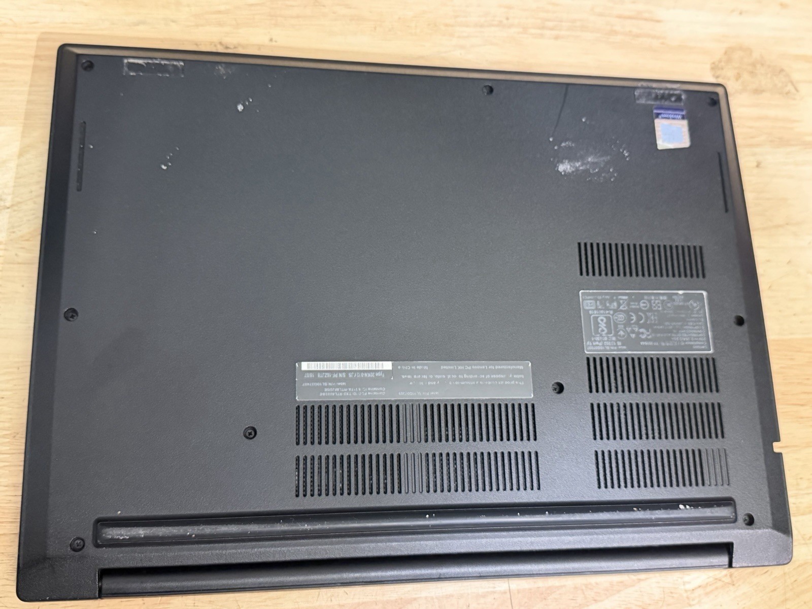 Lenovo ThinkPad E480 14″, i5-7200U 8 GB RAM, 256GB SSD Win 11 Pro.