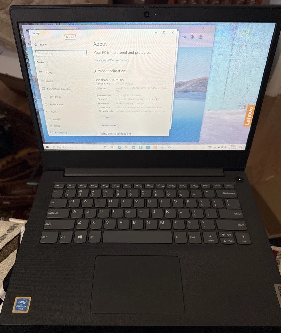 Lenovo IdeaPad 3 14″ Laptop – Intel Pentium Gold – 128GB SSD Win 10 Works Great