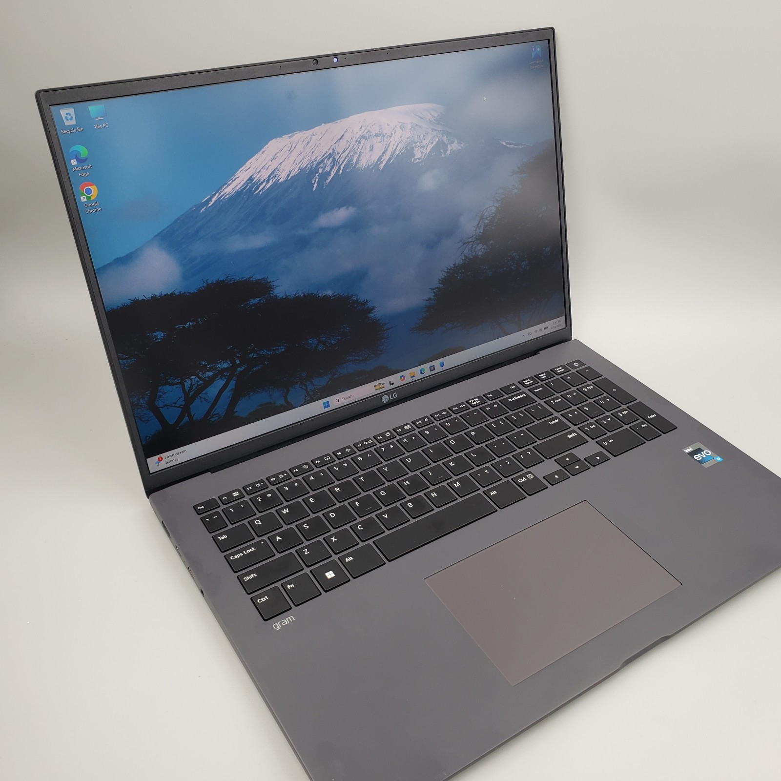 LG Gram 17″ i7-1360P Intel 13th Gen QHD+ IPS Screen 32GB RAM 1TB/1TB SSD