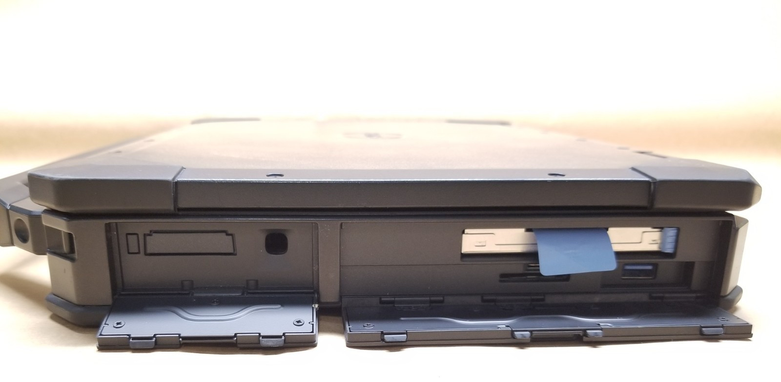 Dell Latitude 5424 Rugged i7-8650U 16GB RAM 250GB SSD RADEON RX 540 WIN 11 2XBAT