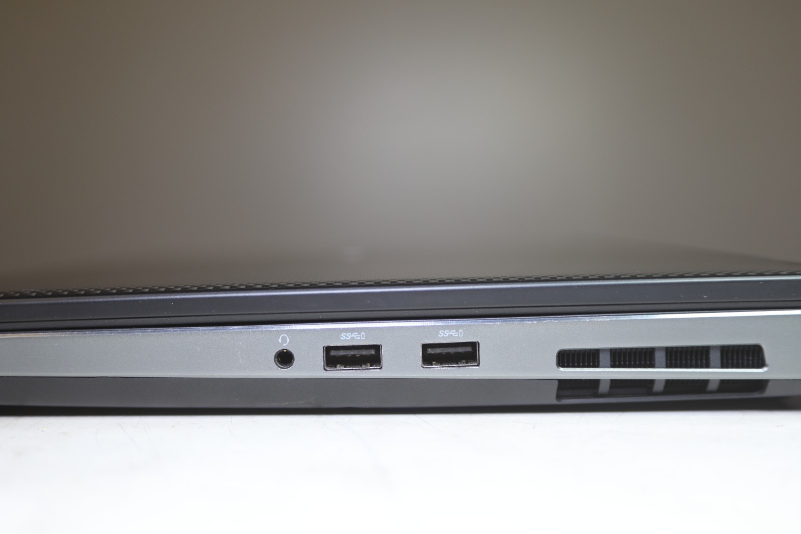 Dell Precision 7530 Intel Core(TM) i7-8850H CPU 2.60GHz-32GB RAM-1TB-NVMe-NO OS