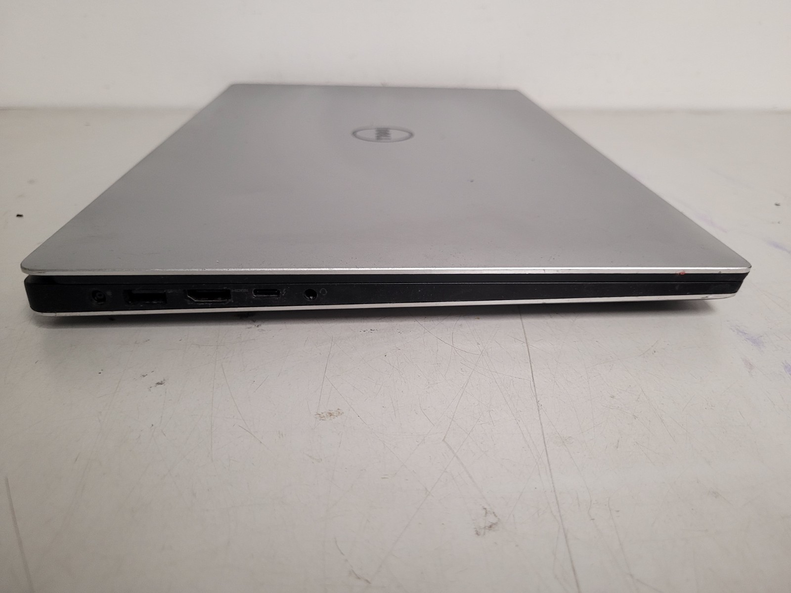 Dell xps 15 9550 15.6″ i7-6700HQ 2.6ghz 8gb ram no ssd parts read FLHFHC2