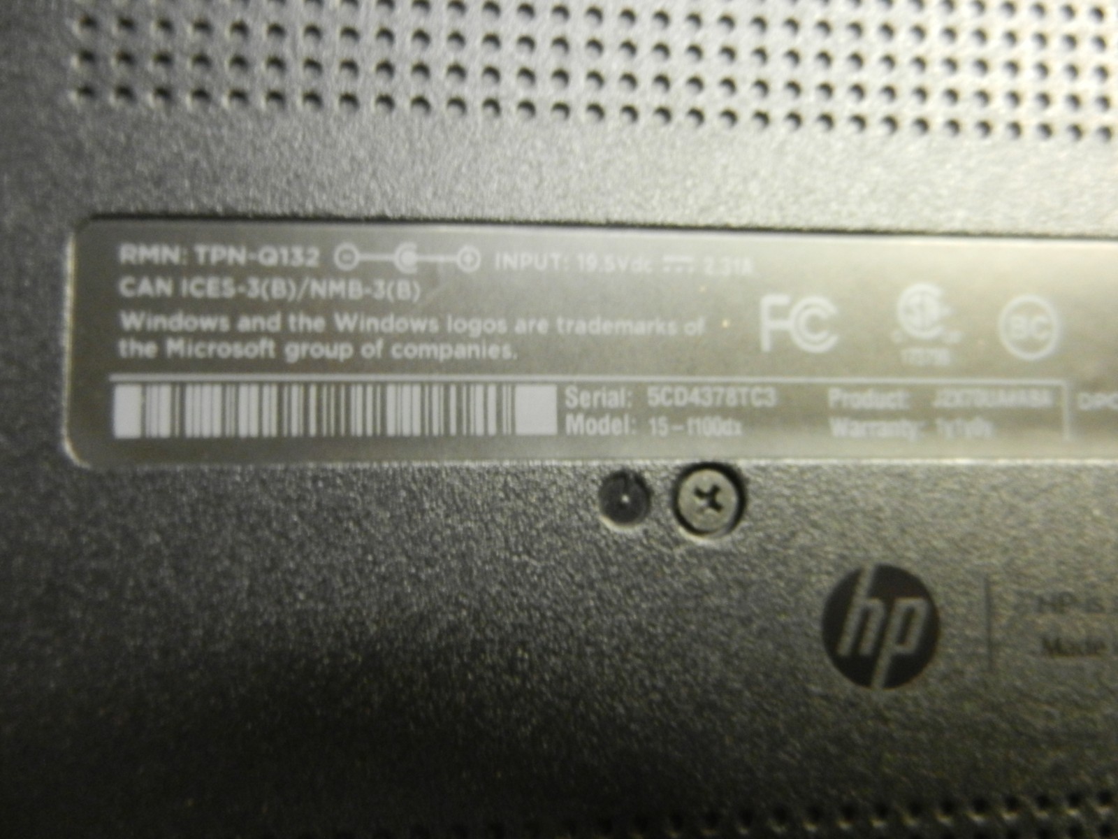 HP 15-f100dx AMD A8-6410 2 GHz 4GB RAM 500 GB HDD CRACKED GLASS but WORKS