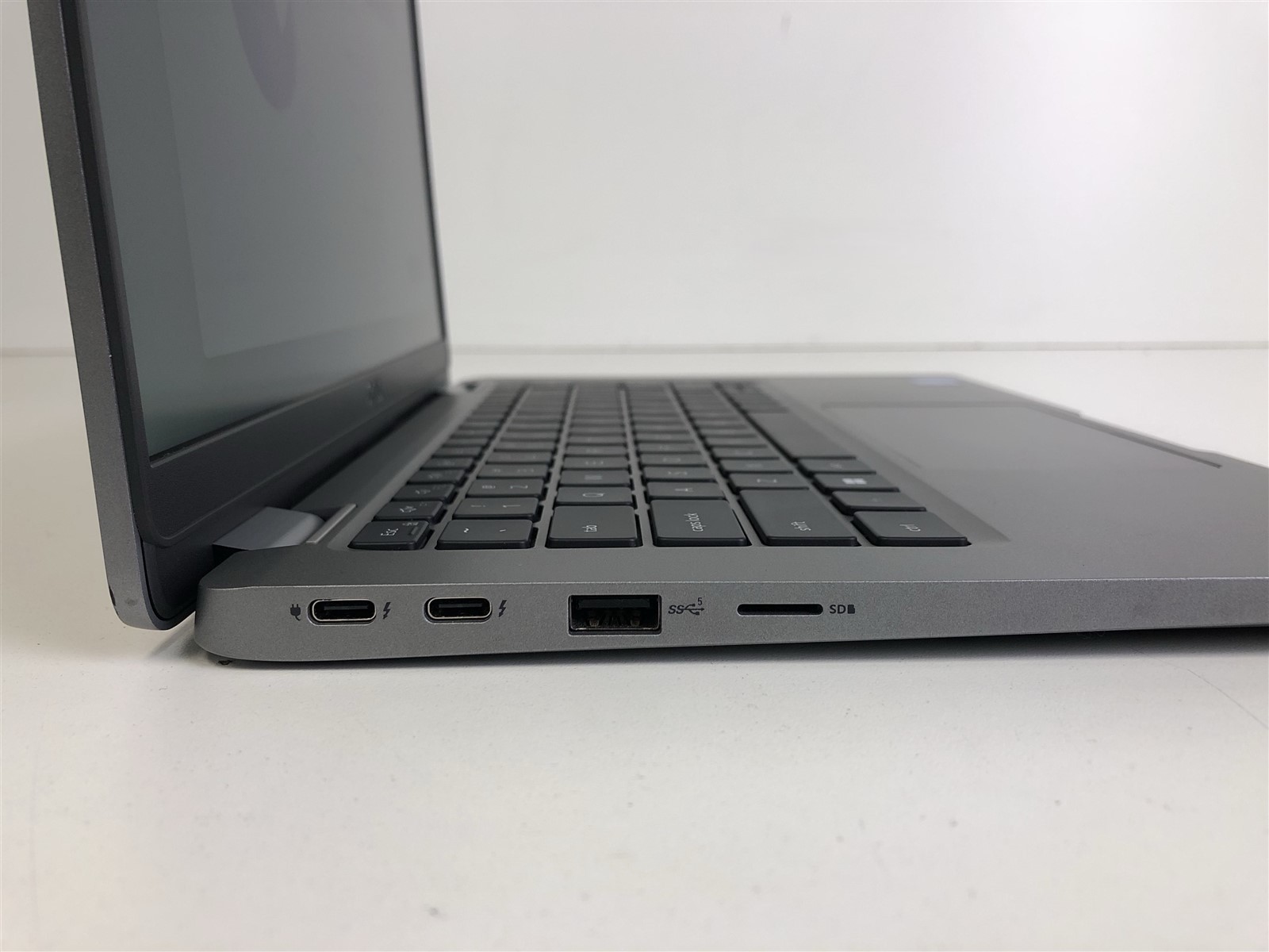 Dell Latitude 5330: Intel Core i5-1235U 1.3GHz – 8GB – 256GB (SELECT)