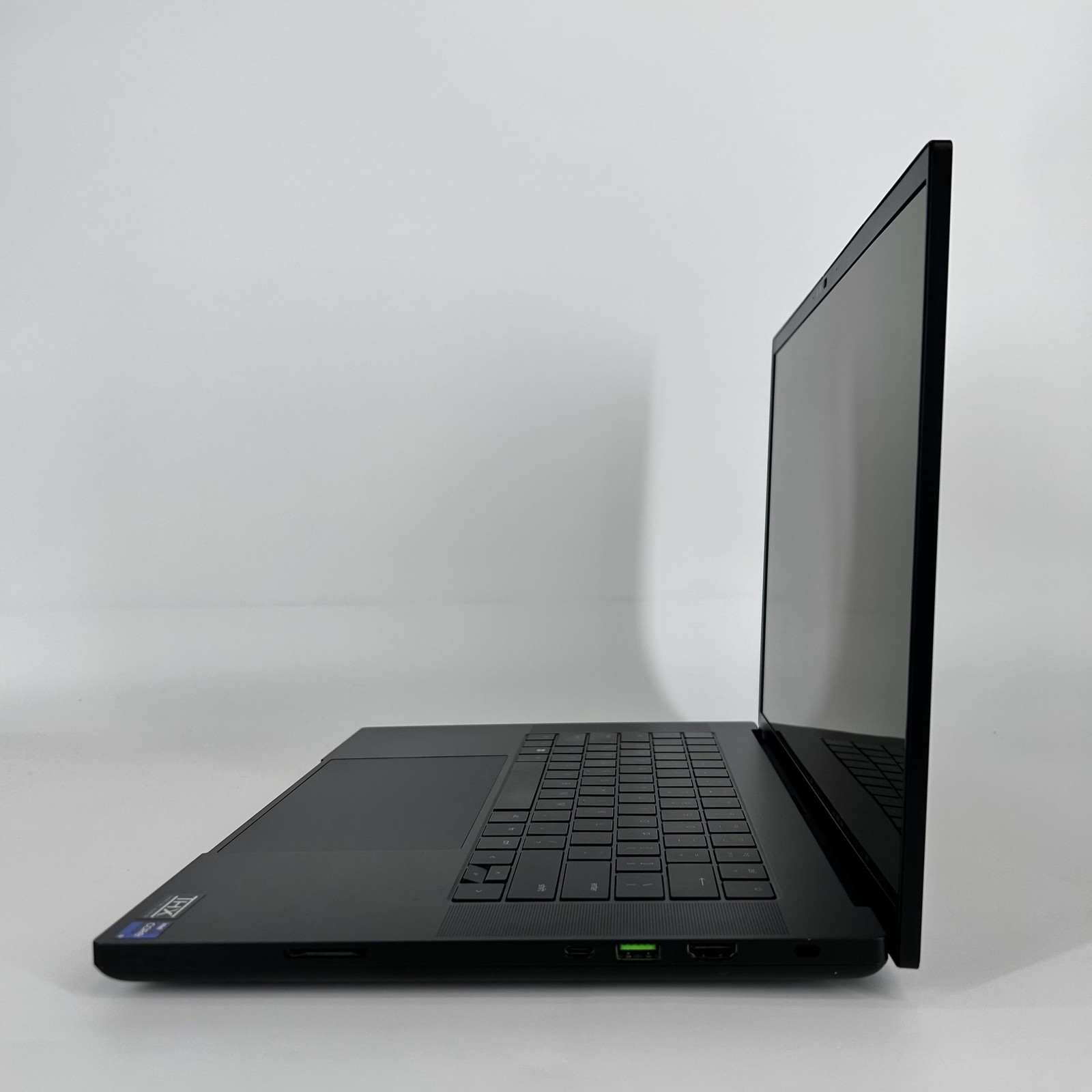 Razer Blade 16 Black 239Hz QHD+ 2.2 GHz i9-14900HX 32GB 1TB RTX 4080 STICKY KEYS