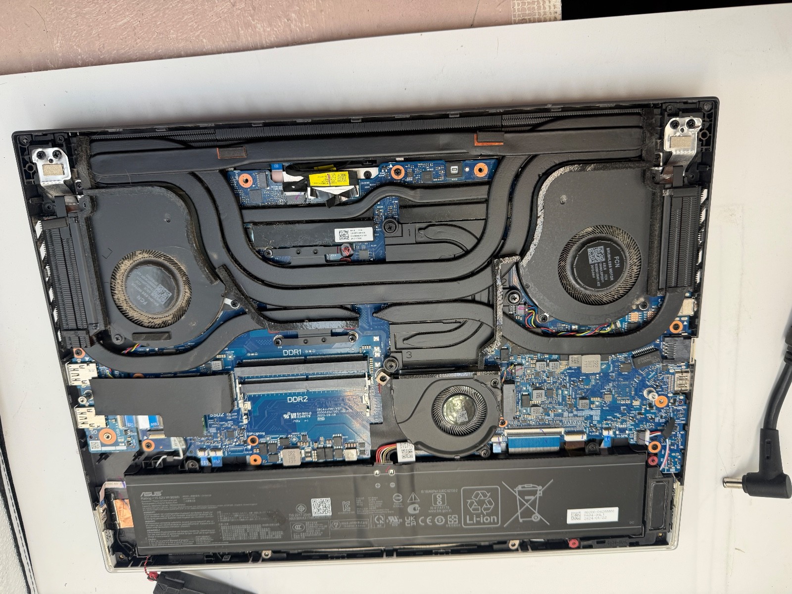 ASUS ROG Strix G16 Laptop i9-14900HX Notebook G614JVR-ES94 BOOTS TO BIOS AS-IS