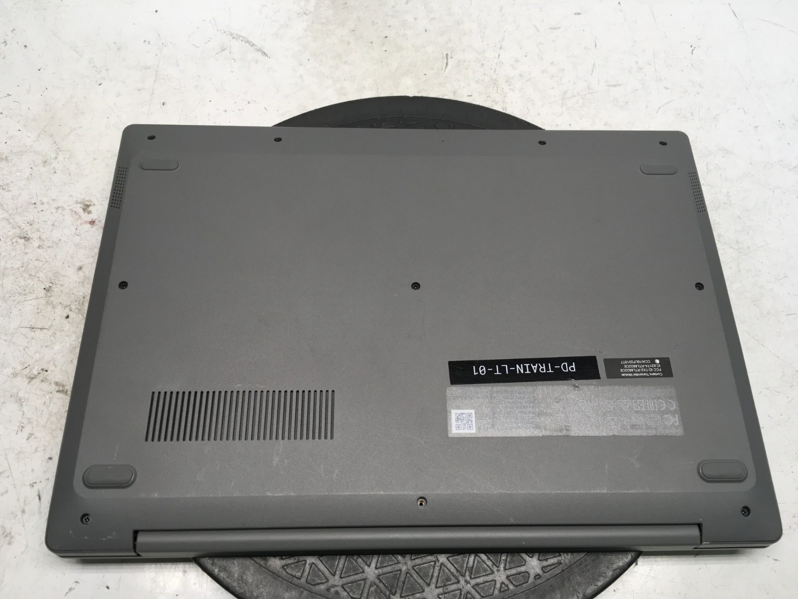 Lenovo IdeaPad Slim 1-14AST-05 AMD A6-9220E 1.6GHz 4 GB 64 GB EMMC