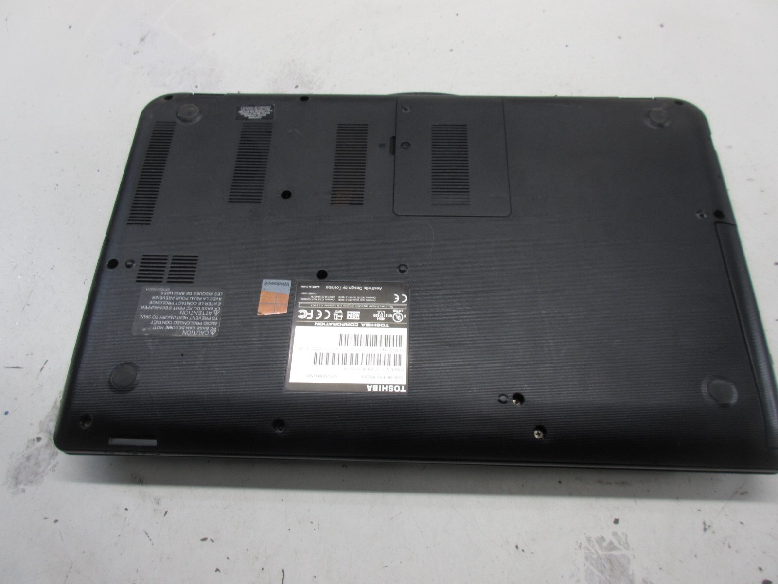 Toshiba Satellite L55-A5299 Intel Core i7-4700MQ 2.40GHz NO HDD No Batt