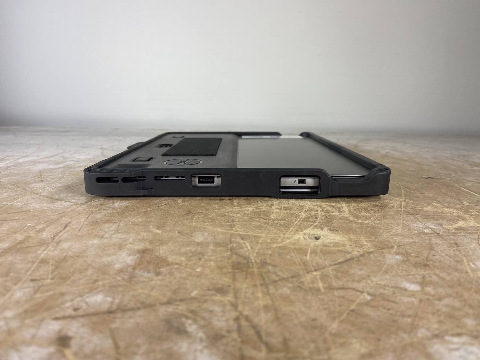 DELL LATITUDE 7210 2-IN-1 i5-10310U @ 1.70GHz, 8GB RAM, NO HDD/OS – (FOR PARTS)