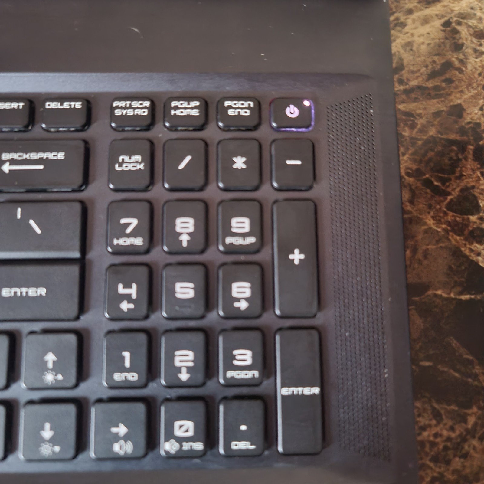 MSI GE76 RAIDER 11UE-046US GAMING LAPTOP CORE i7-11800H 8GB RAM RTX 3060 512GB