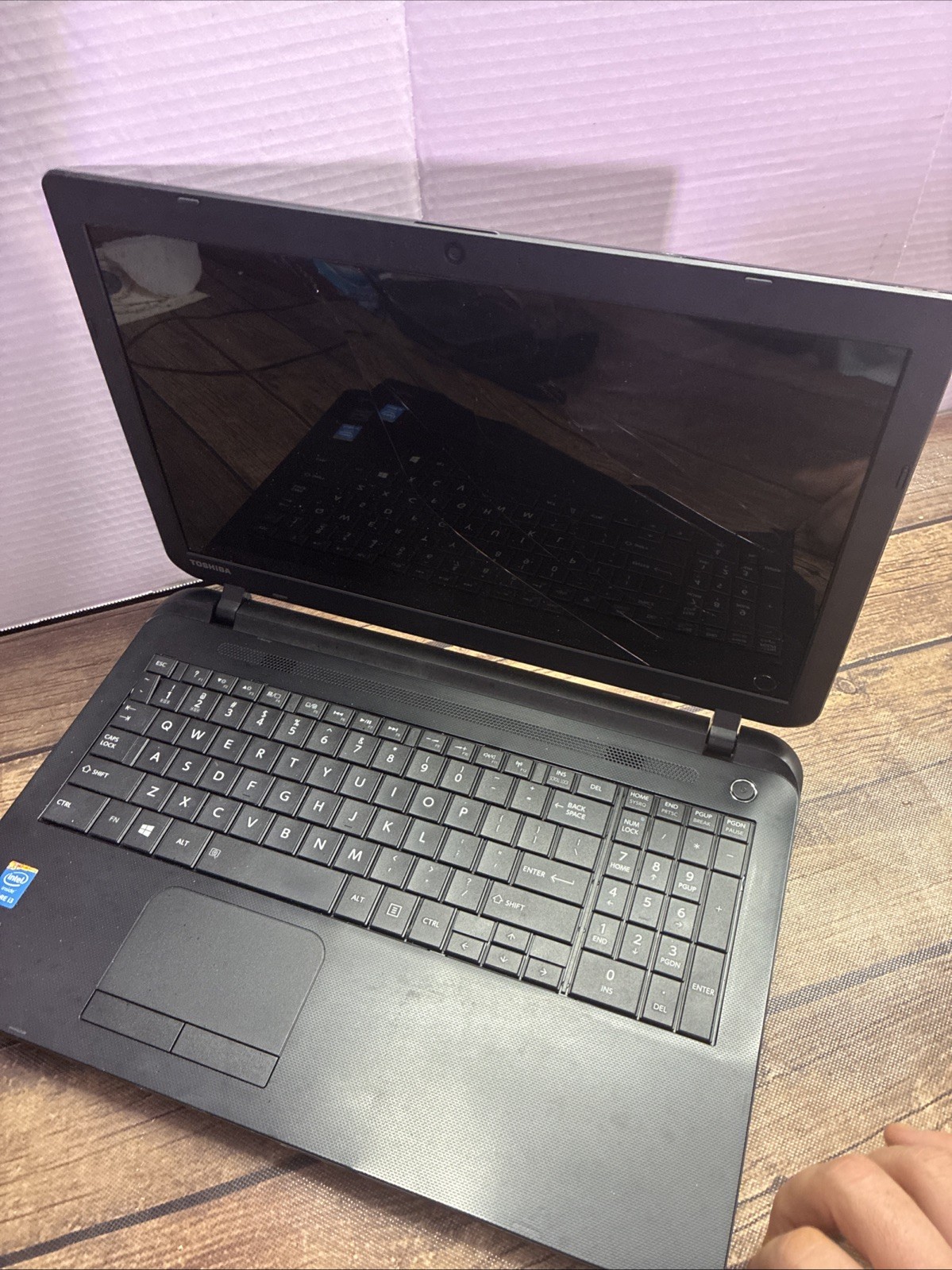 Toshiba Satellite C55-B200 15.6” Laptop AMD E1 For Parts Repair Untested