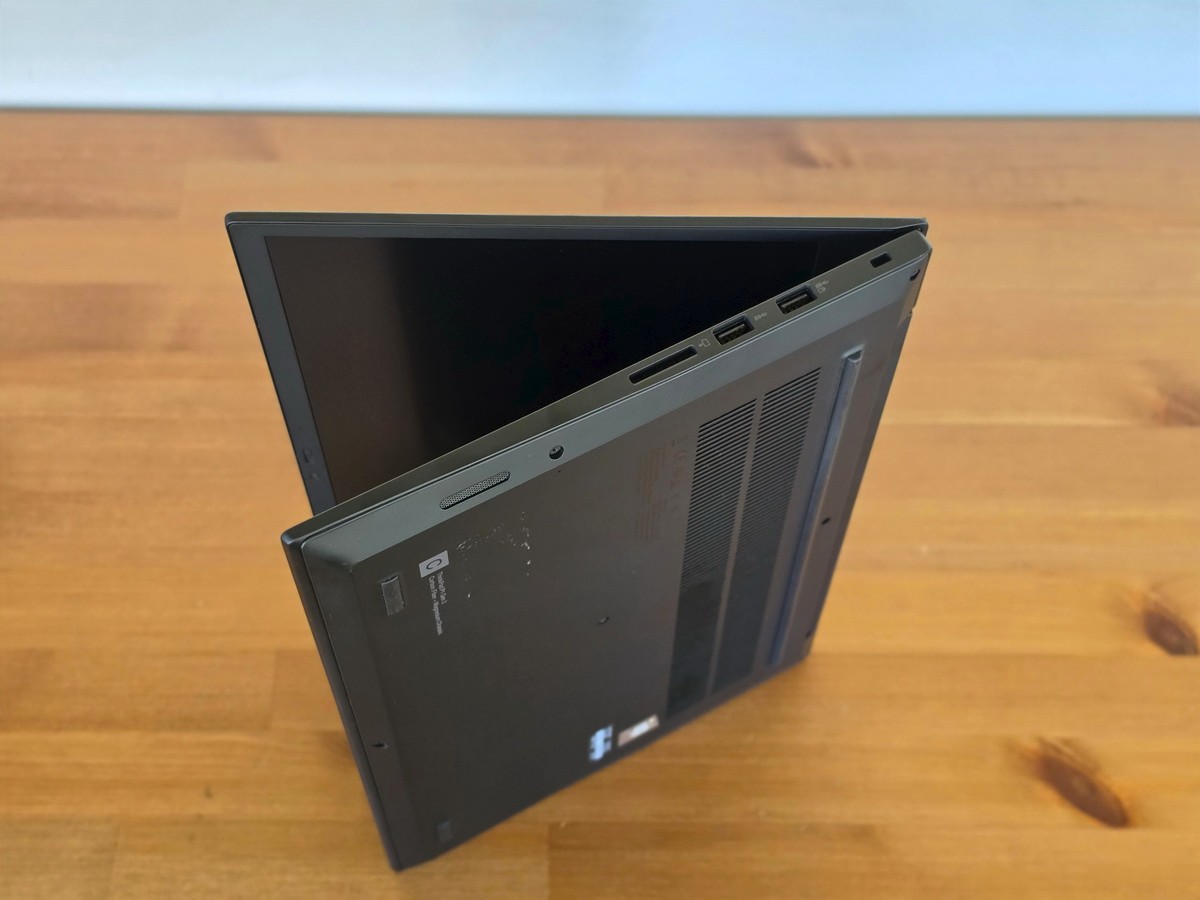 Lenovo ThinkPad P1 Gen 3 i7-10875H 16GB 15″ FHD 1920×1080 512GB SSD NVIDIA T1000