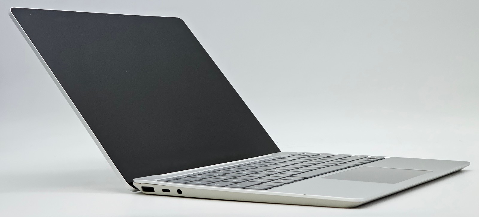 Microsoft Surface Laptop Go – 12.4″ Touch – i5-1035G1 4GB RAM 64GB SSD – Win 11