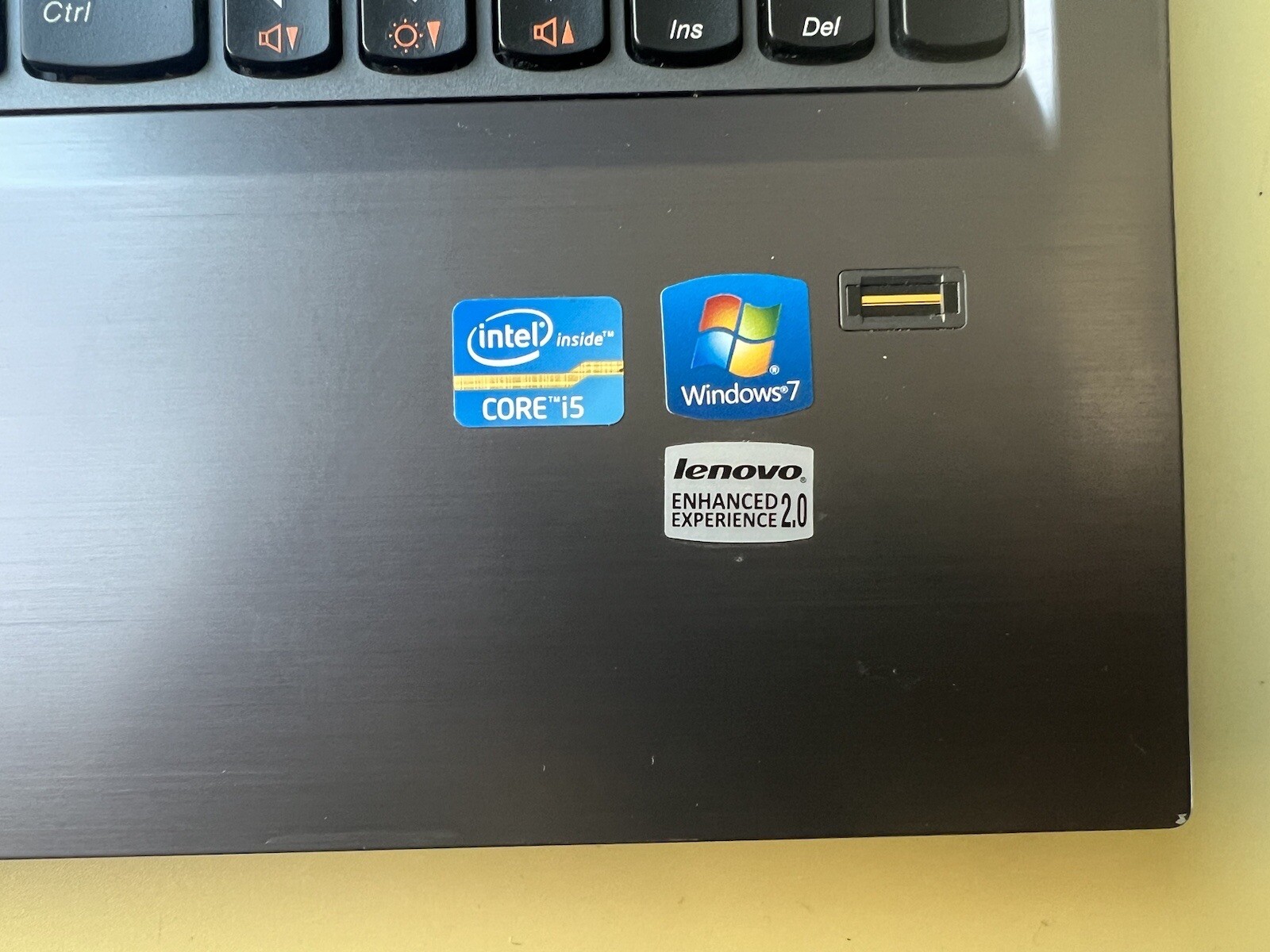Lenovo V570 15.6″ Intel Core i5-2450M 2.50GHz 8GB RAM 180GB SSD WEBCAM