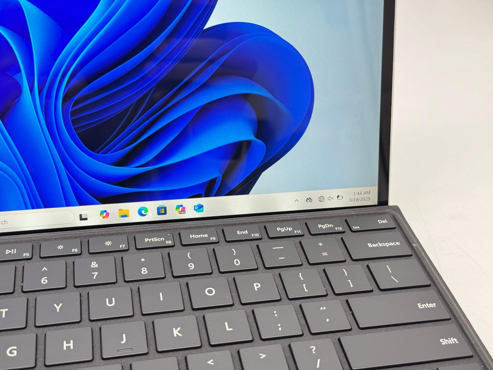Microsoft Surface Pro 8 1982 Core i5-1145G7 8GB 128GB- READ DESC