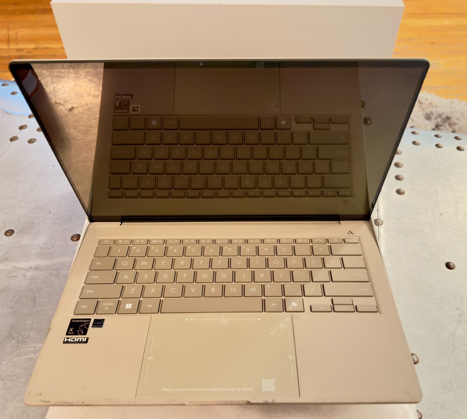 ASUS Zenbook A14 14-inch OLED Laptop Qualcomm Snapdragon, 16GB RAM, 512GB SSD