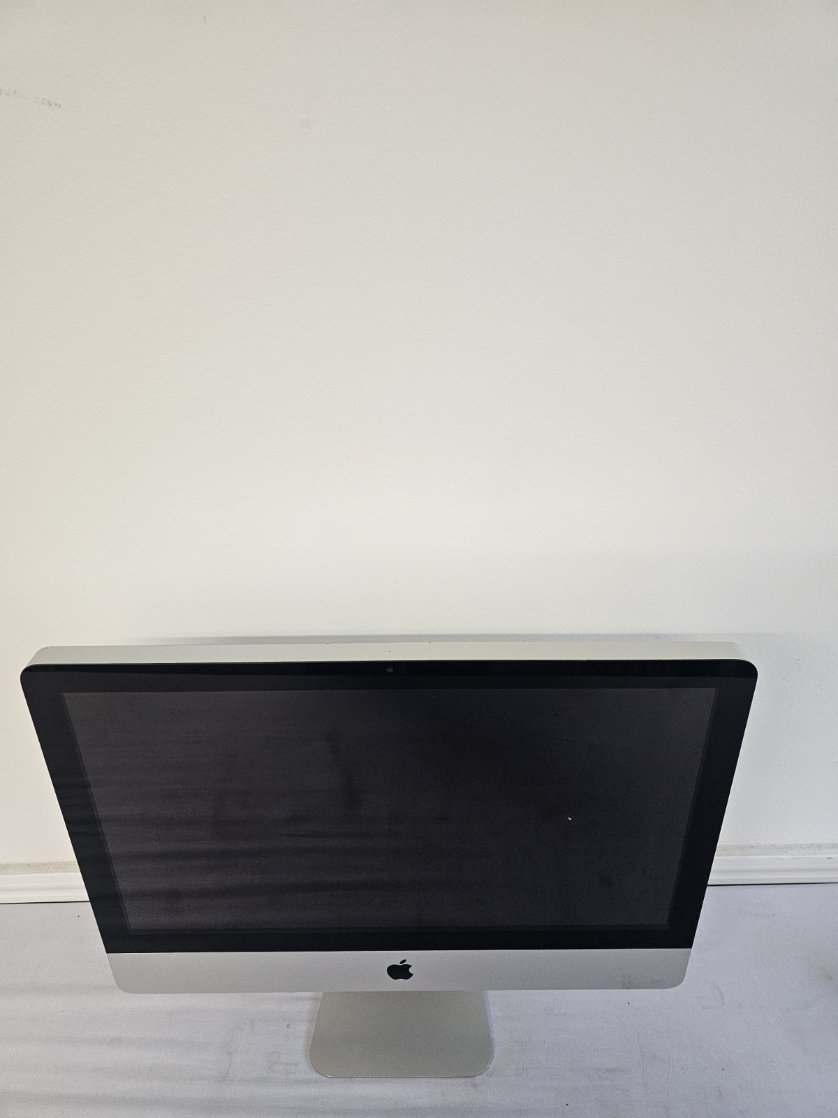 Apple iMac 2011 All-In-One – Intel i5-2400S – 4GB RAM – NO OS – Read Desc.