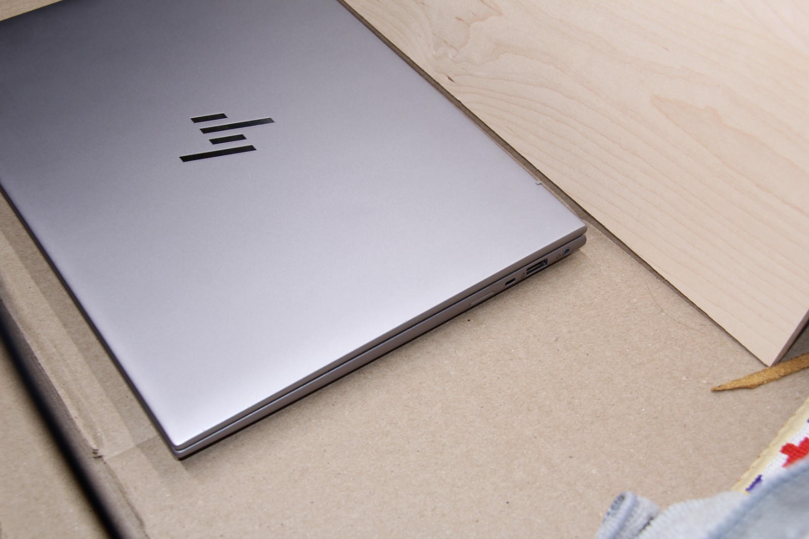 HP ZBook Firefly G11 14″ FHD+ ULTRA 5 135U 256GB 16GB W11P Backlit Warranty