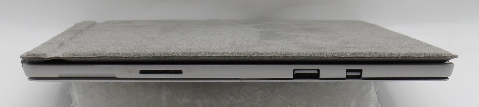 Surface Pro 5 i5-7300U @ 2.6GHz 8GB DDR3 12″ Touch 256GB HD No OS/AC