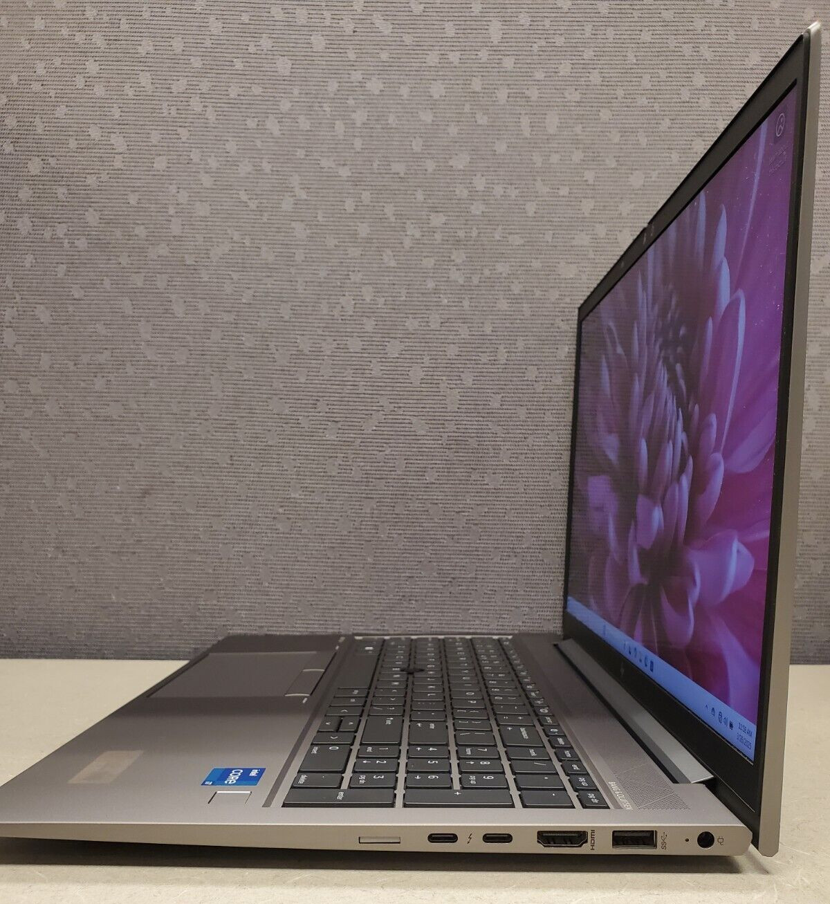 HP ZBook Firefly 15″ G8 w/power adapter