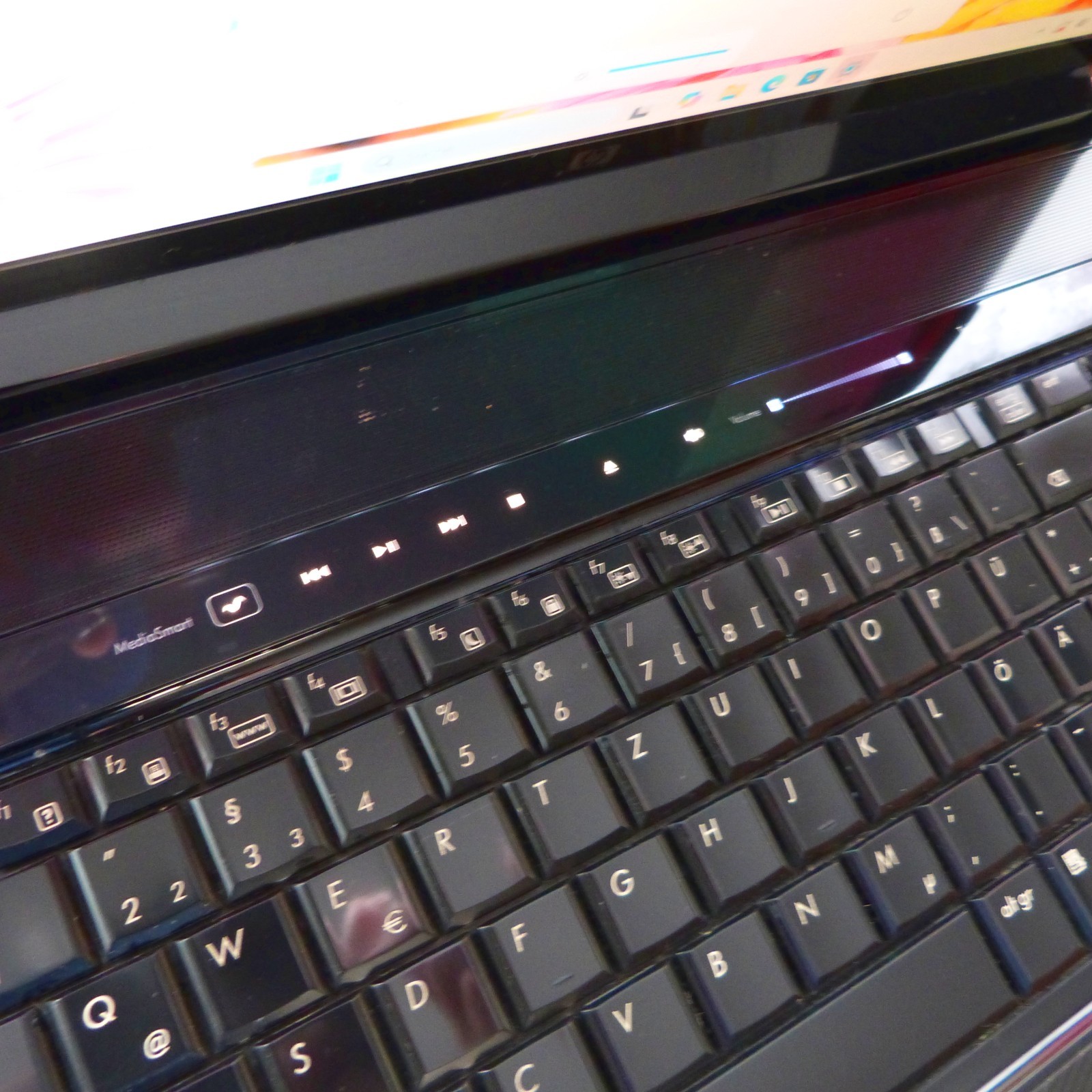 HP DV8 18″ MONSTER Bolide Cinema FULLHD l 1TB SSD Windows 11 l QUAD i7 BLURAY