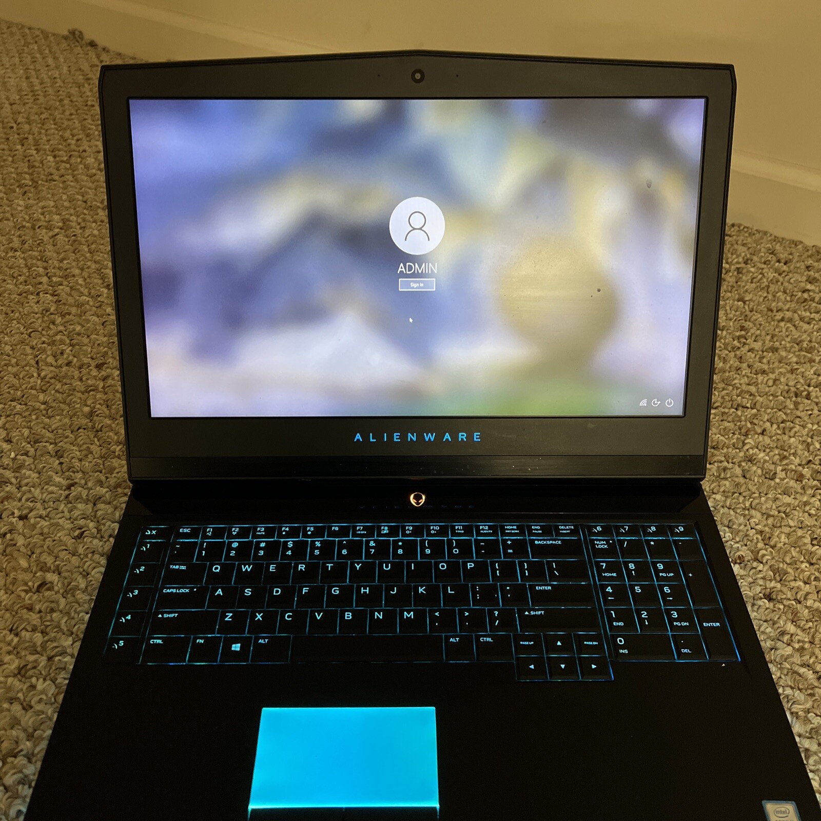 ALIENWARE 17 R4 17.3″ FHD I7-7700HQ 1TB HD / 120GB SSD 16GB Nvidia GTX 1060