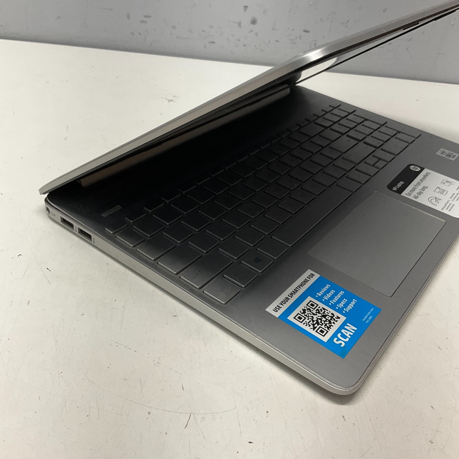 HP Laptop 15-dy1043dx 15.6″ Intel Core i5-1035G1 FOR PARTS ONLY BROKEN LCD