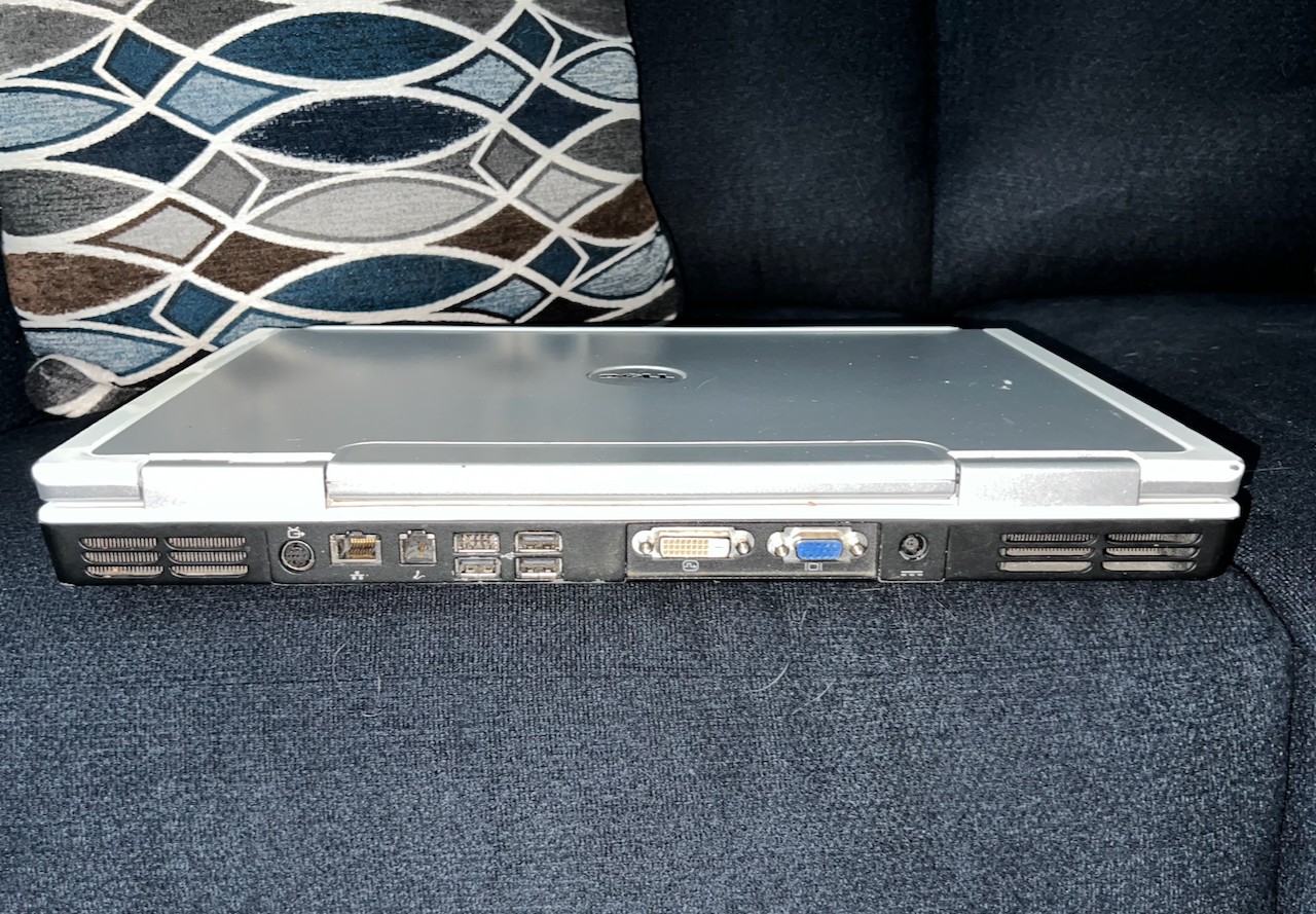 Dell Inspiron 9300 PP14L – 17” Laptop – POWERS ON – NO HDD (READ DESCRIPTION)