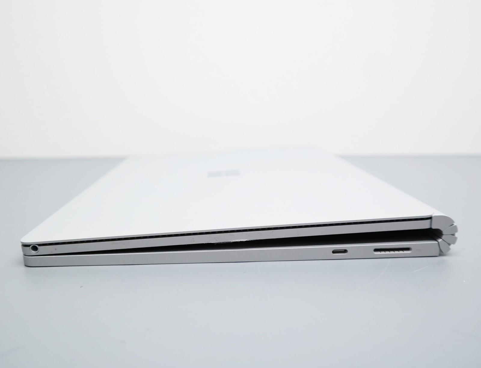 Microsoft Surface Book 2 13.5″ Intel Core i5 8GB 256GB – Silver ISSUE