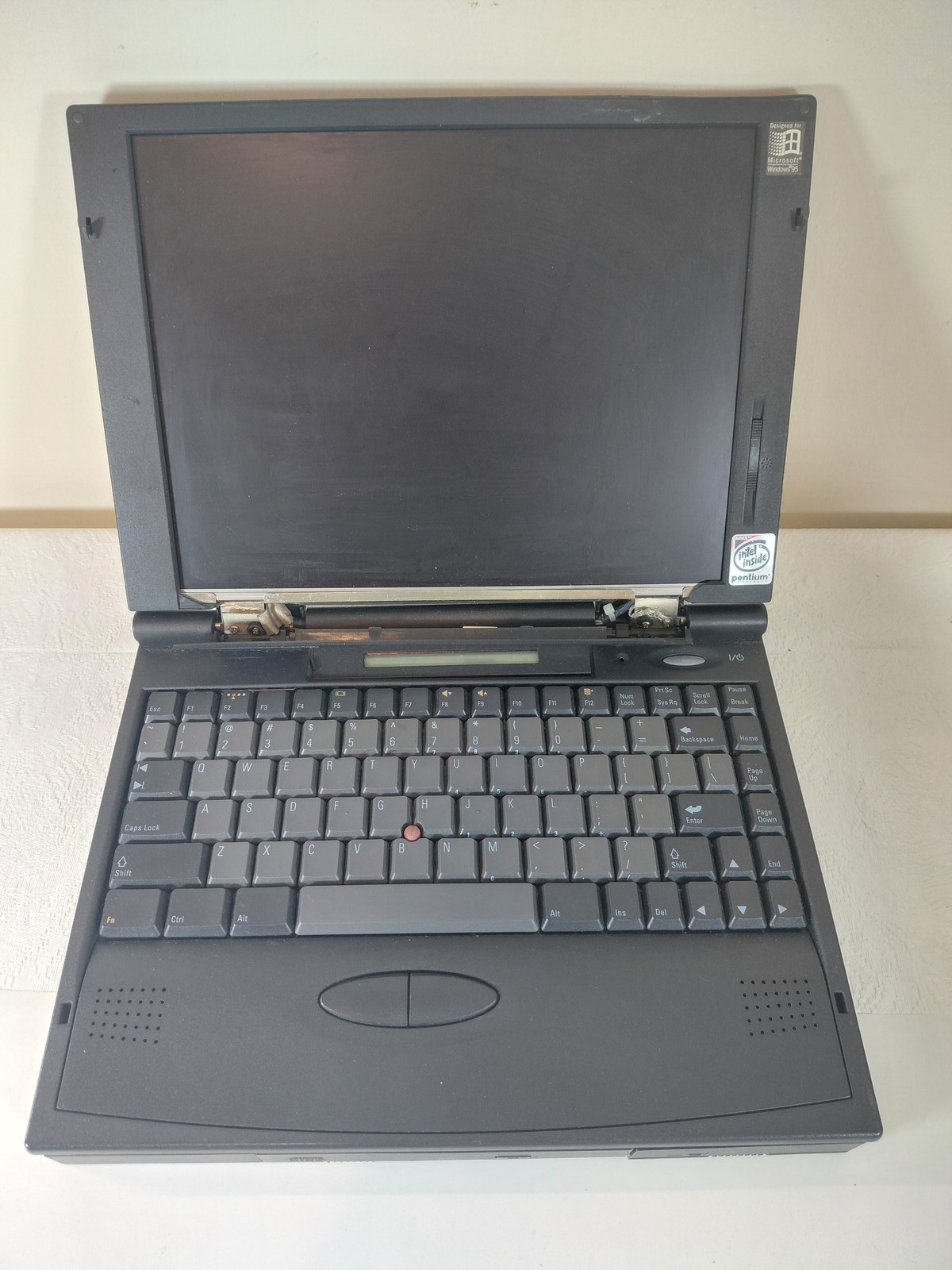 HP Hewlett Packard OmniBook Vintage Laptop Pentium MMX For Parts or Repair