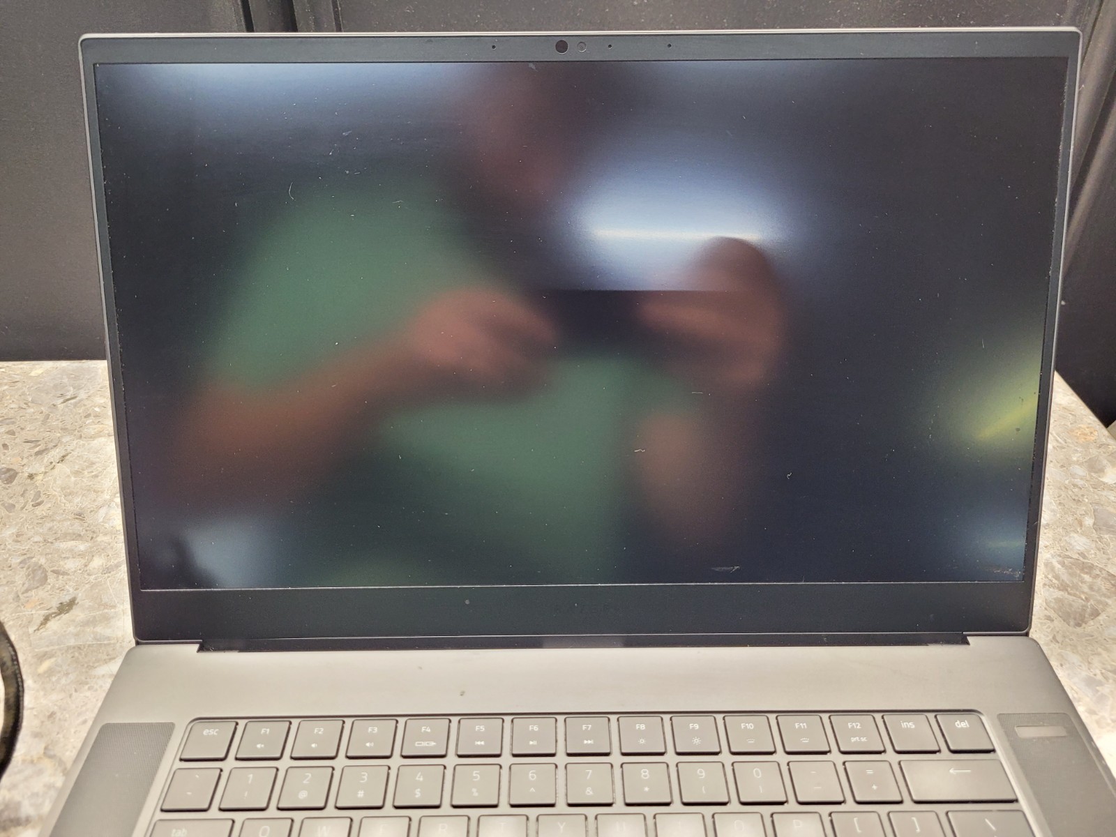 Razer Blade 15 Advanced RZ09-033 15.6″ 300HZ I7-10875H 16GB RTX 2070S MAXQ READ