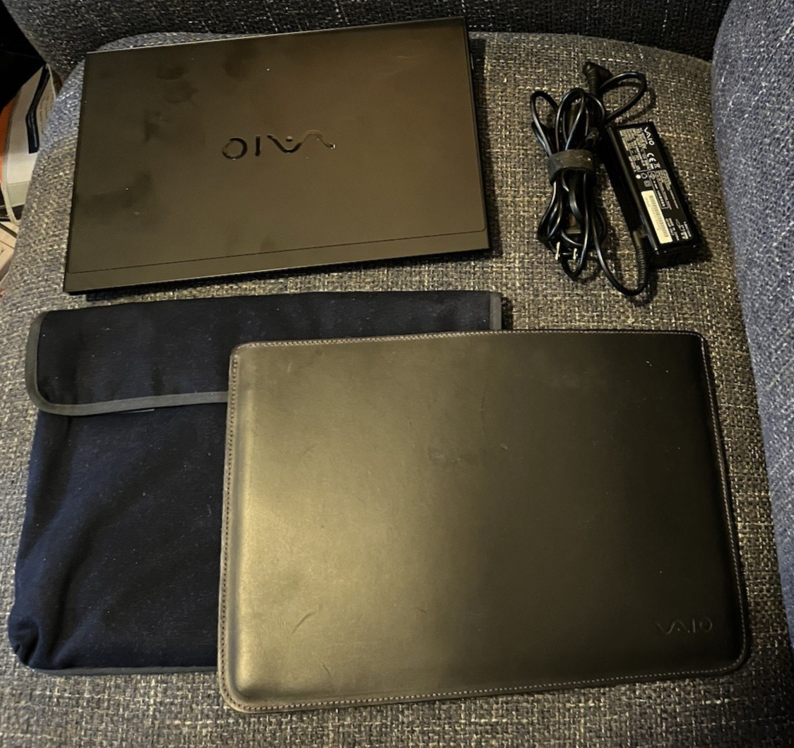 Vaio SX12 VJS123C12N All Black i7-1065G7 32GB 1TB SSD 12.5″ two cases English OS