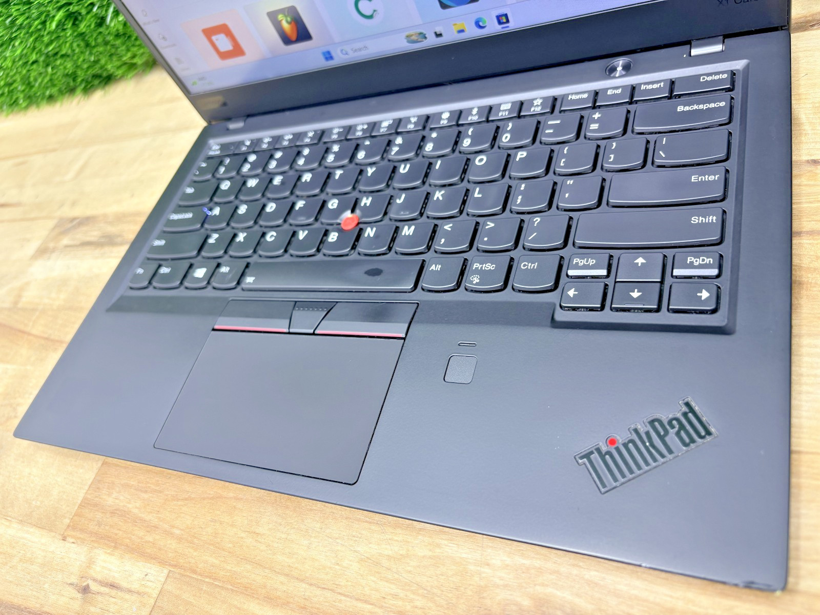 Lenovo ThinkPad X1 Carbon Gen 6 Intel i7-8th Gen 16GB RAM 256GB SSD Win 11 Pro*