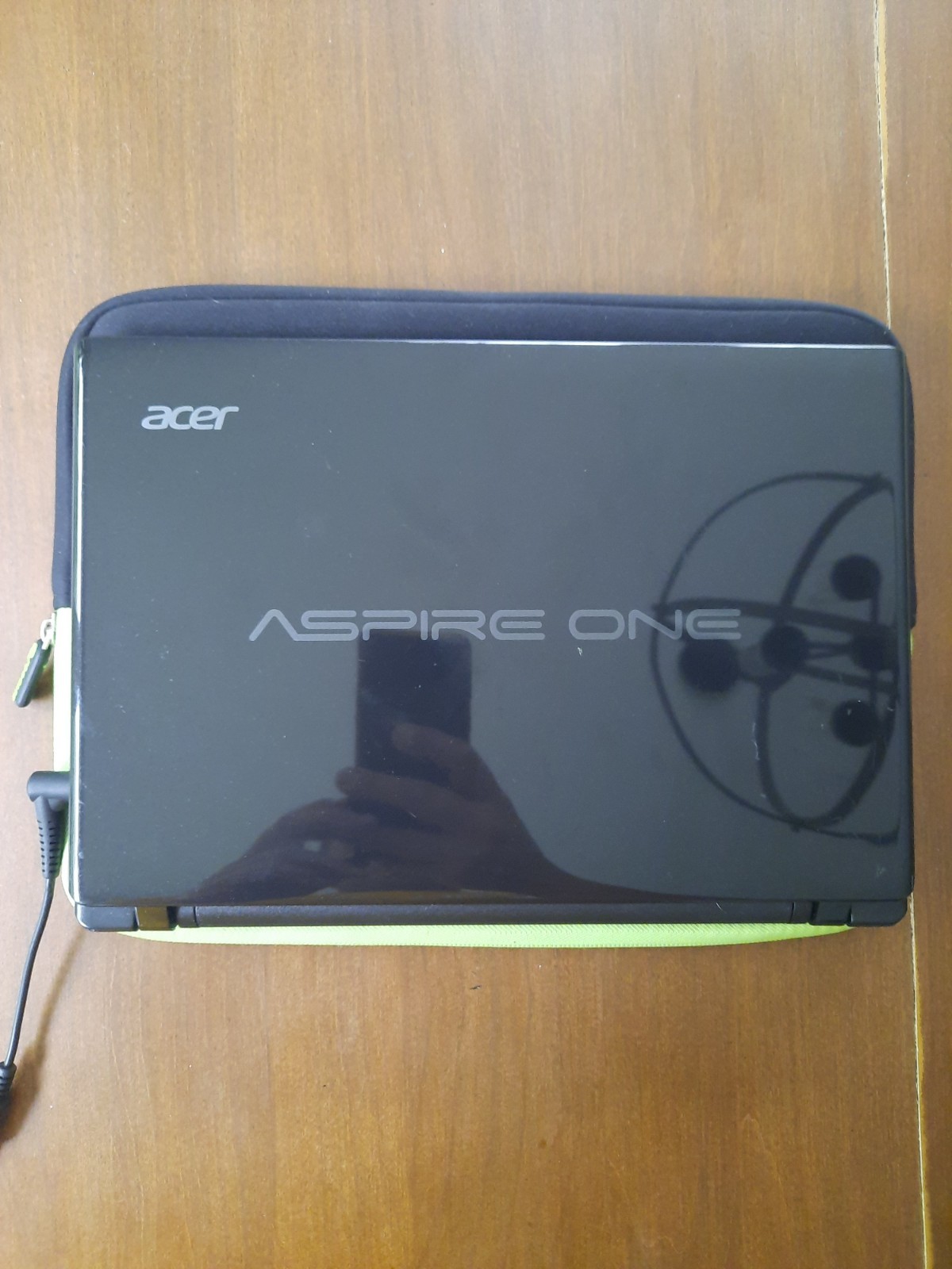 Acer Aspire One Laptop With Carrying Case WORKING