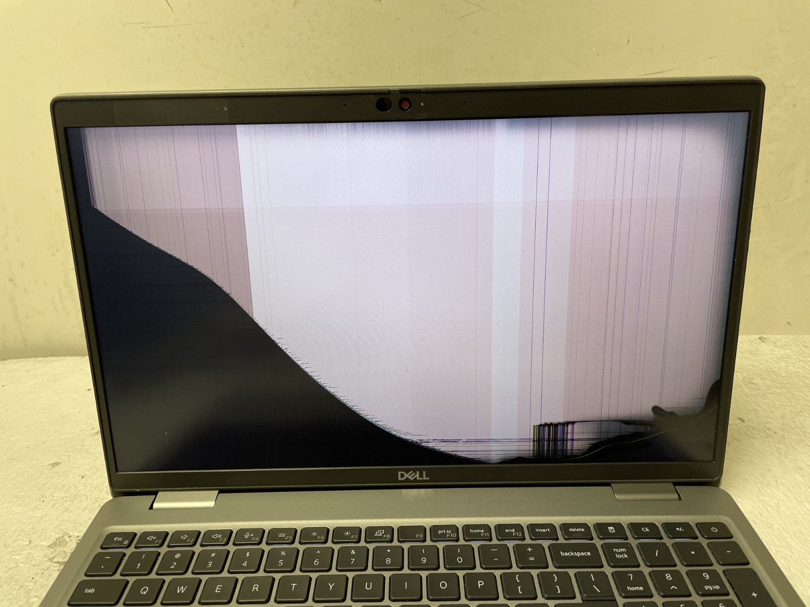 Dell Latitude 5520 15.6″ Intel i5-1145G7 8GB RAM No SSD Broken Screen Parts READ